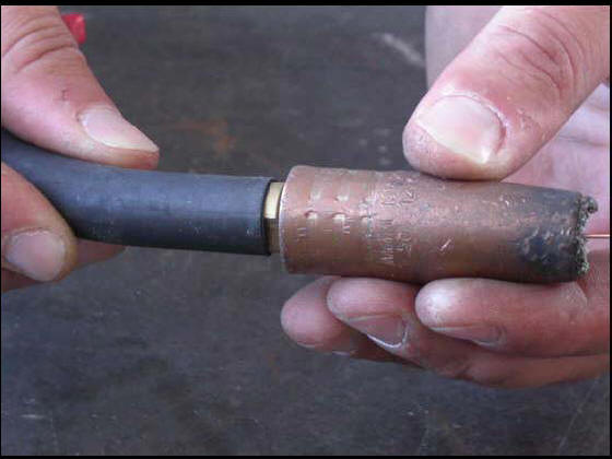 Replacing the welding cup on a MIG welding torch  